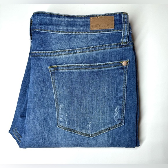 Judy Blue Women’s Relaxed Fit Distressed Jeans
Size- 30 - Picture 9 of 9